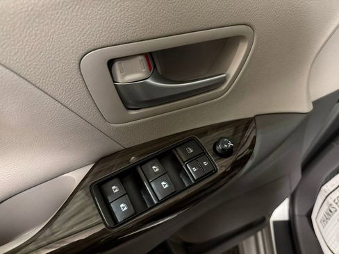 Used 2019 Toyota Sienna XLE w/ XLE Navigation Package image 23