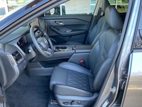 Used 2025 Nissan Rogue Platinum w/ Platinum Premium Package image 20