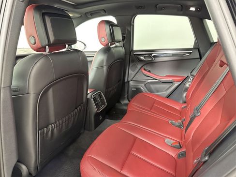 Certified 2022 Porsche Macan S image 26