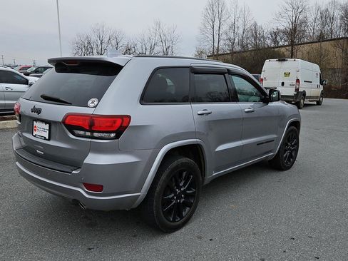 Used 2017 Jeep Grand Cherokee Altitude image 9