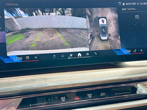 Used 2023 BMW 740i w/ Parking Assistance Package image 14