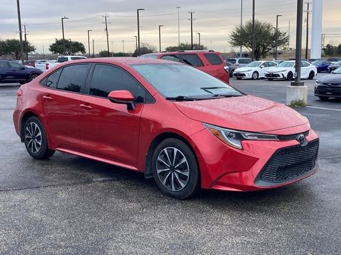 Used 2020 Toyota Corolla LE image 3