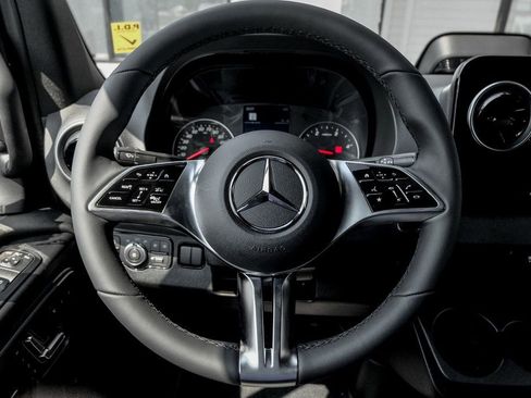 Used 2025 Mercedes-Benz Sprinter 2500 image 15