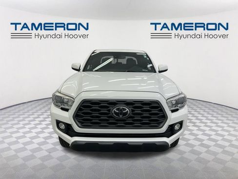 Used 2020 Toyota Tacoma TRD Off-Road w/ TRD Premium Off Road Package AWD/4WD image 8