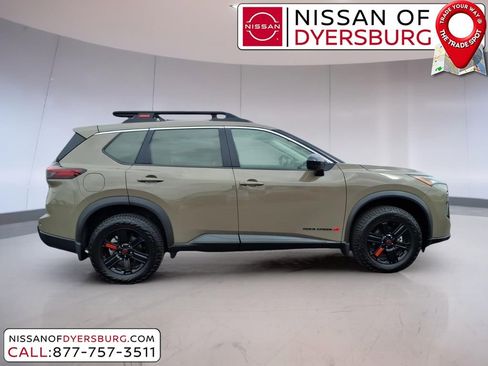 Used 2025 Nissan Rogue SV AWD/4WD image 2