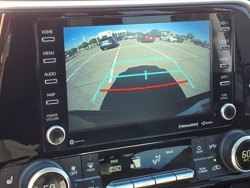 Used 2022 Toyota Highlander XLE image 26