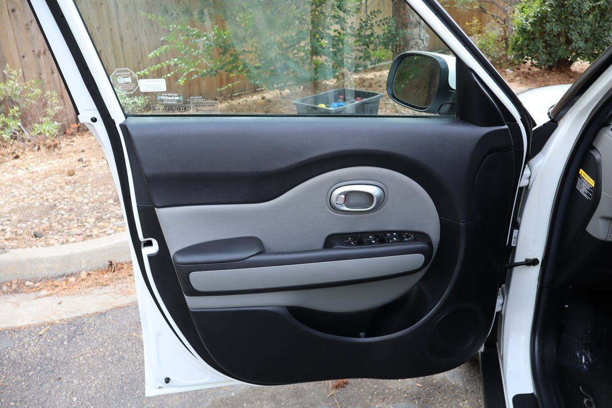 Used 2015 Kia Soul + FWD image 23