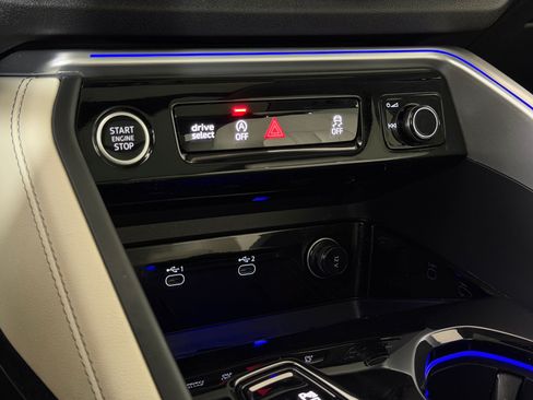 Certified 2025 Audi Q5 Premium w/ Premium Plus AWD/4WD image 17