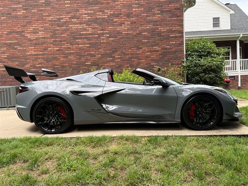 Used 2025 Chevrolet Corvette ZR1 w/ ZR1 Carbon Fiber Aero Package image 41