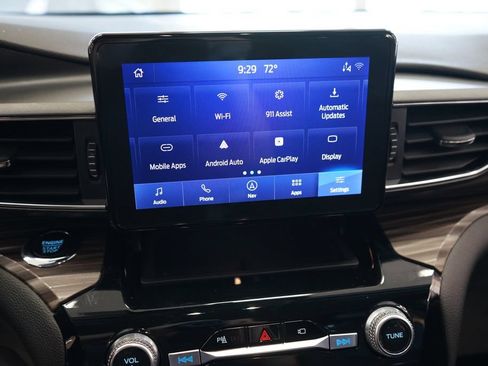 Used 2023 Ford Explorer Limited w/ Equipment Group 301A AWD/4WD image 38