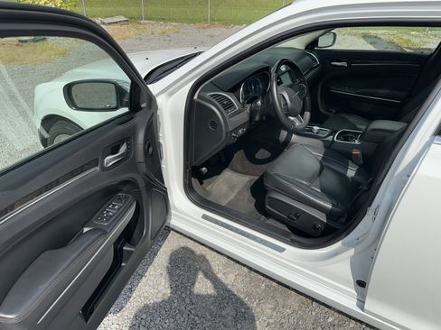 Used 2018 Chrysler 300 Limited w/ Safetytec Plus Group RWD image 14