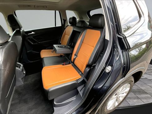 Used 2018 Volkswagen Tiguan SE w/ Panoramic Sunroof Package AWD/4WD image 17