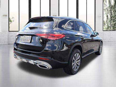 Used 2025 Mercedes-Benz GLC 300 4MATIC w/ Driver Assistance Package image 5