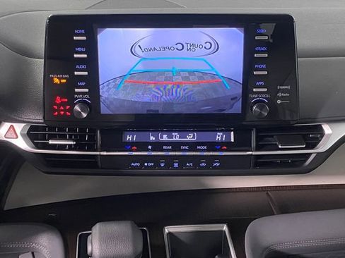 Certified 2023 Toyota Sienna LE AWD/4WD image 18