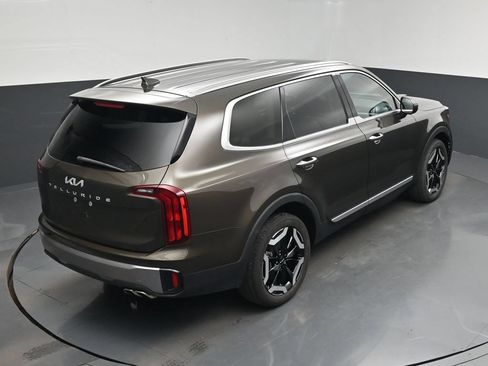 Certified 2025 Kia Telluride S FWD image 24