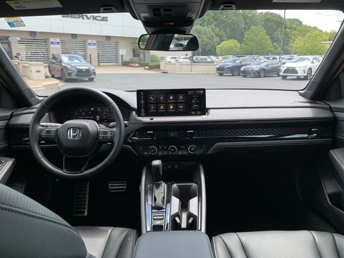 Used 2025 Honda Accord Sport image 30