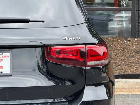 Used 2021 Mercedes-Benz GLB 250 4MATIC w/ Premium Package image 16