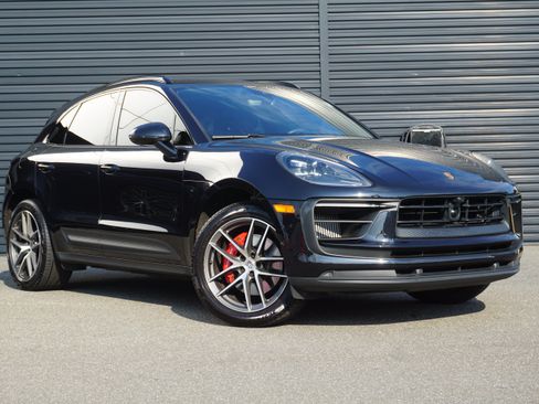 Certified 2022 Porsche Macan S AWD/4WD image 10