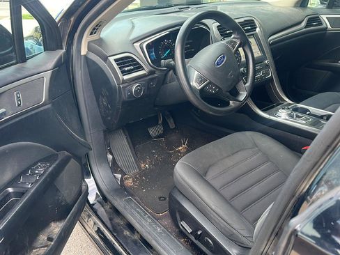 Used 2017 Ford Fusion SE w/ Fusion SE Technology Package FWD image 12