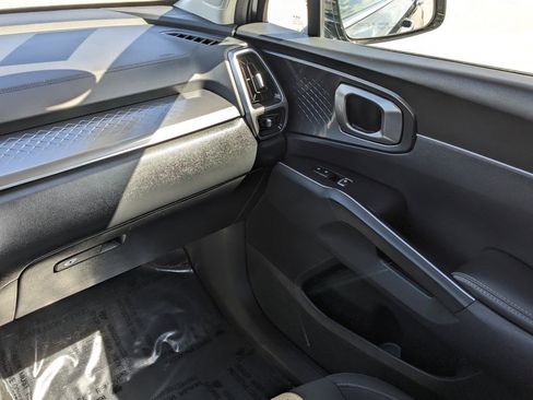 Certified 2023 Kia Sorento LX image 17