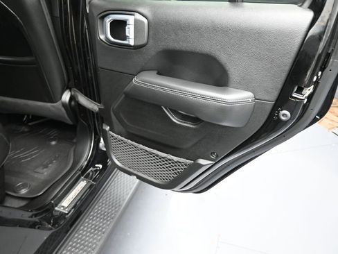 Used 2022 Jeep Gladiator Overland w/ Popular Equipment Package image 36