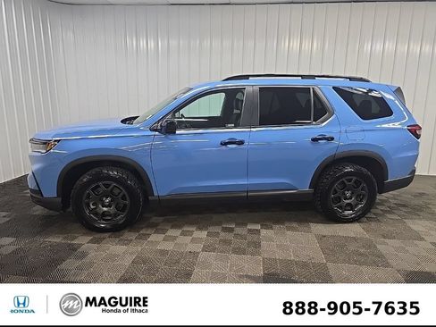 Used 2024 Honda Pilot TrailSport image 5