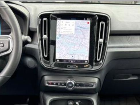 Used 2023 Volvo XC40 Recharge Ultimate image 17