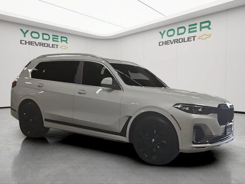 Used 2021 BMW X7 xDrive40i w/ Premium Package AWD/4WD image 2