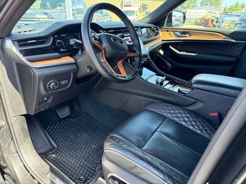 Used 2023 Jeep Grand Cherokee Summit AWD/4WD image 19