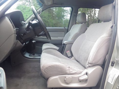 Used 2001 Toyota 4Runner SR5 RWD image 12