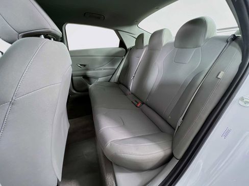 Certified 2024 Hyundai Elantra SE image 23