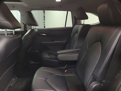 Used 2024 Toyota Highlander XLE image 21