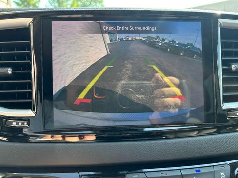 Used 2024 Chrysler Pacifica Touring-L FWD image 24