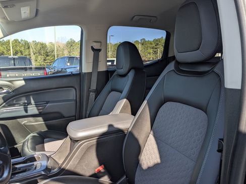 Used 2018 Chevrolet Colorado Z71 w/ Z71 Midnight Edition image 14