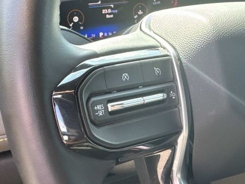 Used 2024 Chevrolet Colorado ZR2 w/ Technology Package AWD/4WD image 32