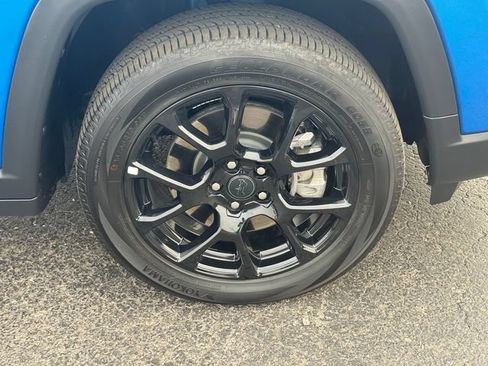 Certified 2025 Jeep Compass Latitude w/ Convenience Group AWD/4WD image 9