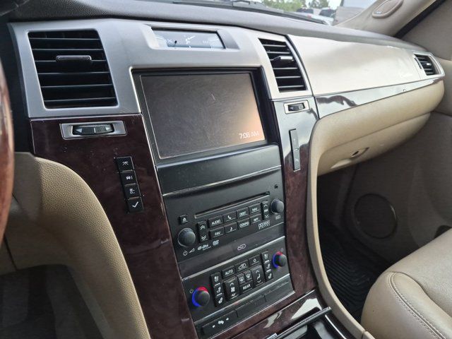 Used 2014 Cadillac Escalade Luxury AWD/4WD image 12
