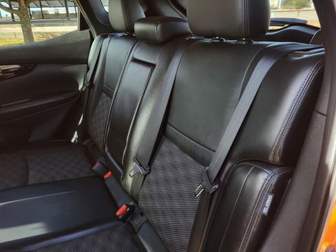 Certified 2022 Nissan Rogue Sport SV w/ Technology Package image 18