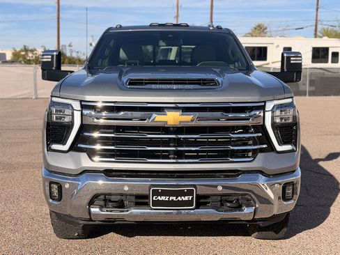 Used 2024 Chevrolet Silverado 3500 LTZ w/ LTZ Convenience Package image 8
