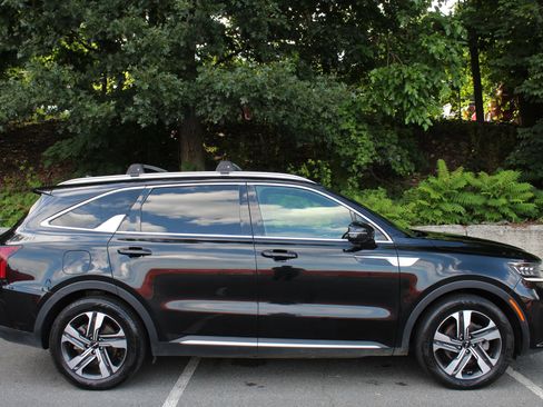 Used 2022 Kia Sorento SX Prestige w/ Panoramic Sunroof Package AWD/4WD image 5