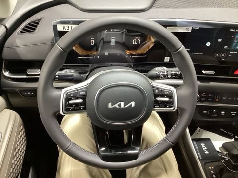 New 2026 Kia Carnival image 24