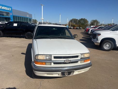 Used 2001 Chevrolet Blazer LT w/ Preferred Equipment Group image 2