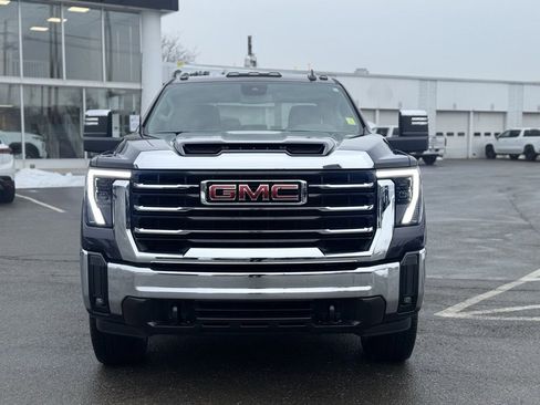 Used 2025 GMC Sierra 2500 SLT w/ SLT Convenience Package image 9