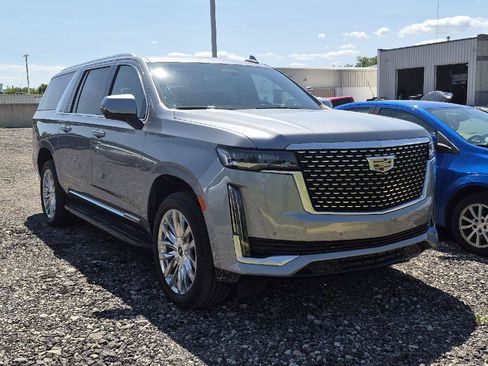 Used 2023 Cadillac Escalade ESV Premium Luxury AWD/4WD image 2