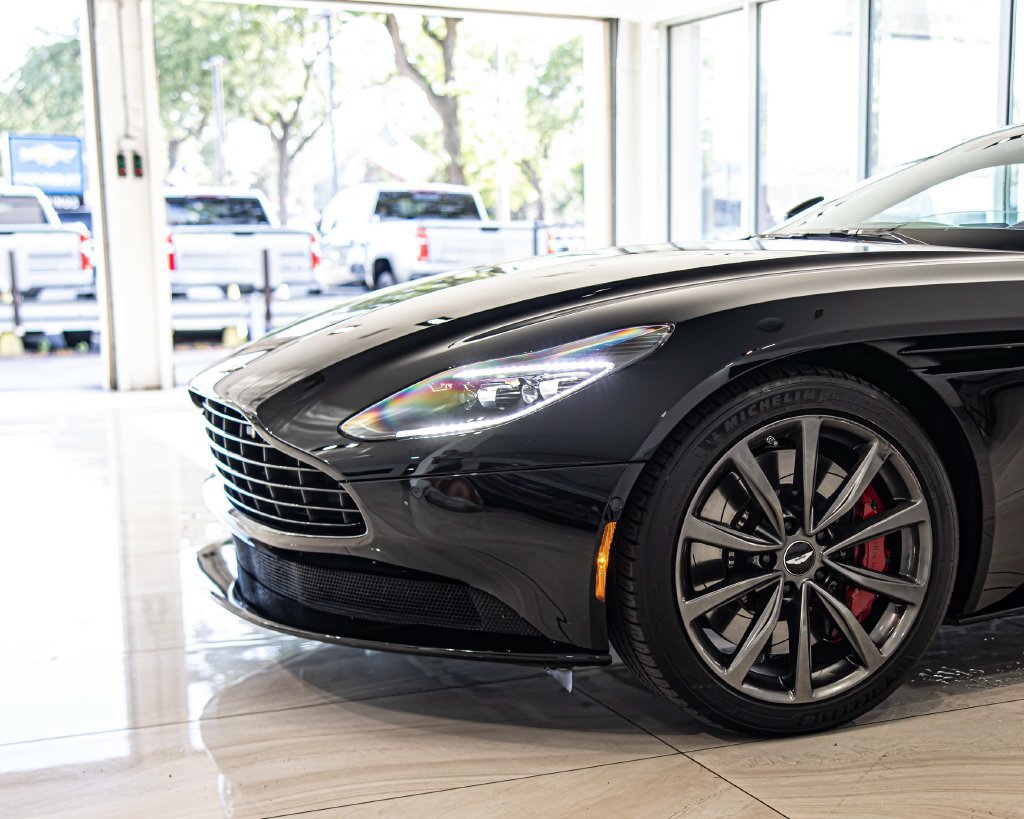Used 2018 Aston Martin DB11 Coupe RWD image 4