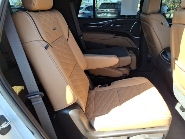 Used 2023 Cadillac Escalade Premium Luxury w/ LPO, Illumination Package AWD/4WD image 23