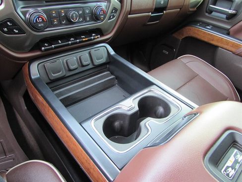 Used 2018 Chevrolet Silverado 1500 High Country image 19