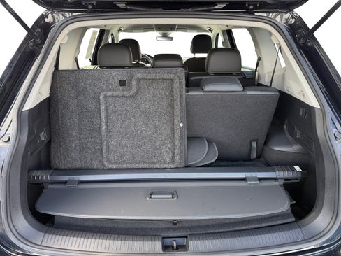 Certified 2023 Volkswagen Tiguan SE image 17