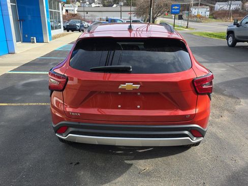 Used 2024 Chevrolet Trax LT w/ Driver Confidence Package image 7