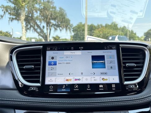 New 2026 Chrysler Pacifica Select image 22